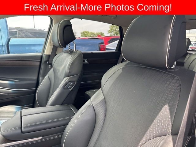 Genesis GV80 Vehicle Full-screen Gallery Image 18