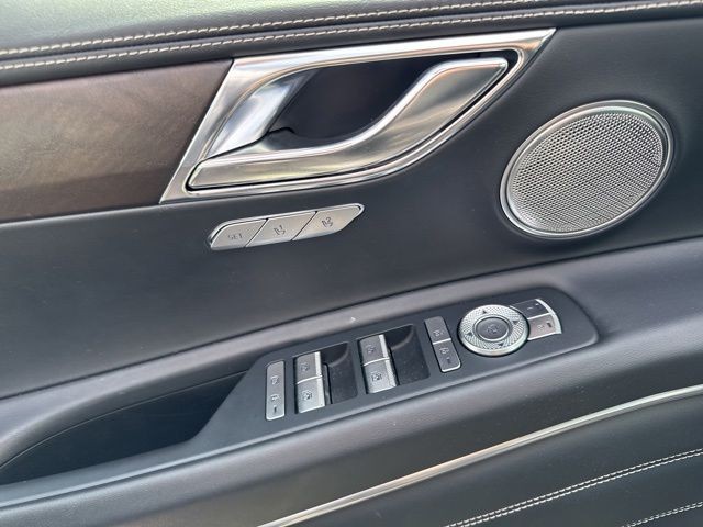 Genesis GV80 Vehicle Full-screen Gallery Image 20