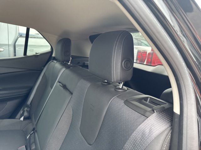 Buick Encore GX Vehicle Full-screen Gallery Image 10