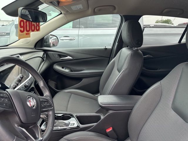 Buick Encore GX Vehicle Full-screen Gallery Image 12