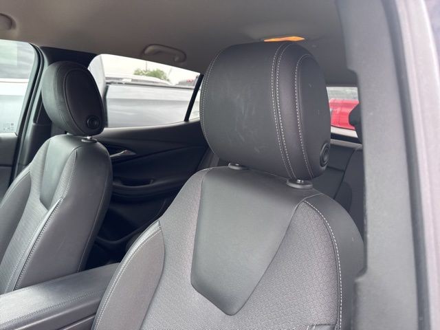 Buick Encore GX Vehicle Full-screen Gallery Image 13