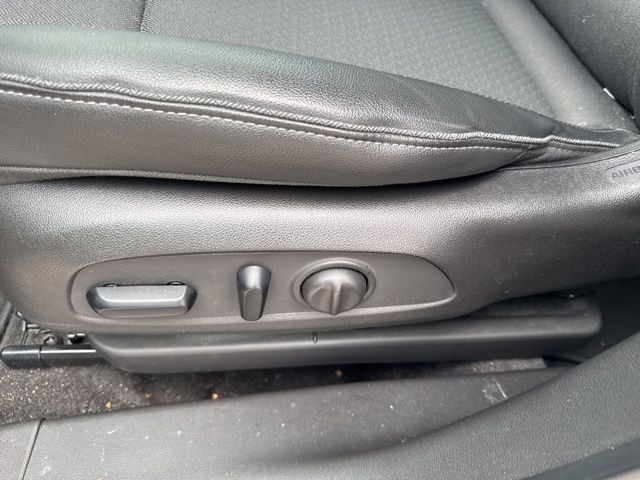 Buick Encore GX Vehicle Full-screen Gallery Image 16