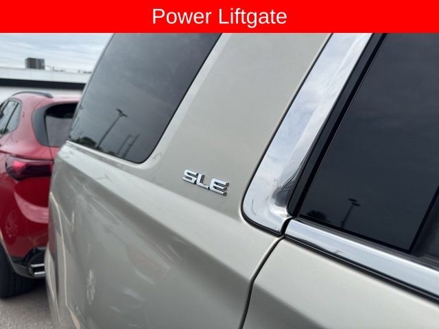 GMC Yukon Vehicle Full-screen Gallery Image 13