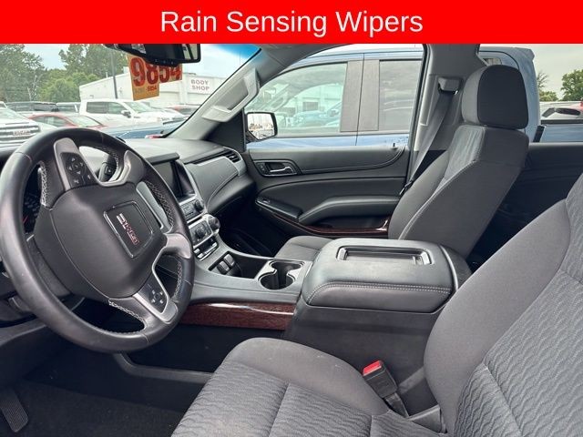 GMC Yukon Vehicle Full-screen Gallery Image 15