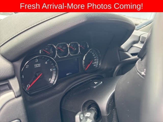 GMC Yukon Vehicle Full-screen Gallery Image 18