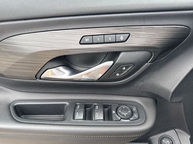GMC Terrain Vehicle Full-screen Gallery Image 27