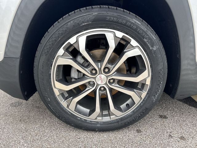 GMC Terrain Vehicle Full-screen Gallery Image 36