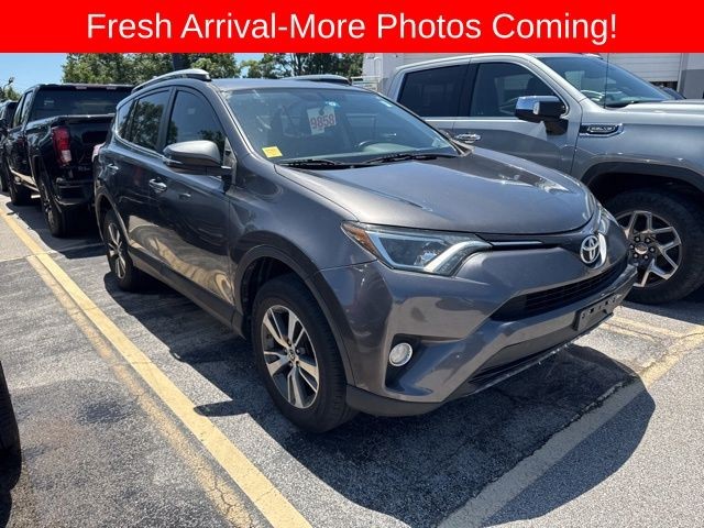 Toyota RAV4 Vehicle Full-screen Gallery Image 09