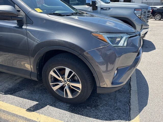 Toyota RAV4 Vehicle Full-screen Gallery Image 10