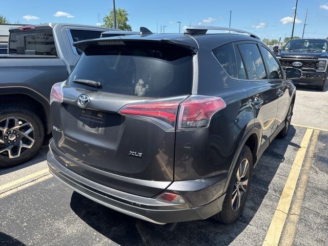 Toyota RAV4 Vehicle Full-screen Gallery Image 14