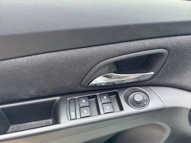 Chevrolet Cruze Vehicle Full-screen Gallery Image 21