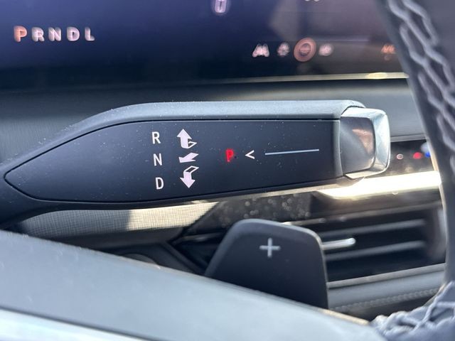 Buick Enclave Vehicle Full-screen Gallery Image 16