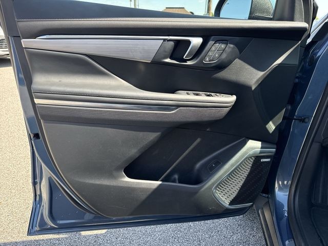 Buick Enclave Vehicle Full-screen Gallery Image 22