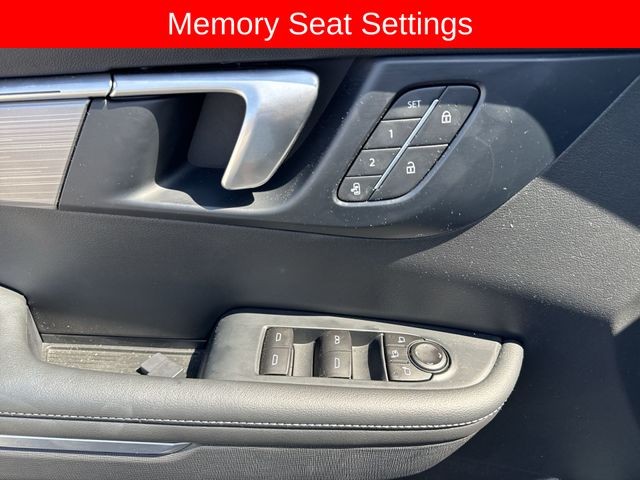 Buick Enclave Vehicle Full-screen Gallery Image 23