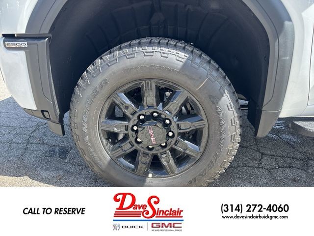 GMC Sierra 2500HD Vehicle Full-screen Gallery Image 10