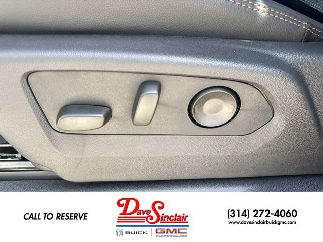 GMC Sierra 2500HD Vehicle Full-screen Gallery Image 12