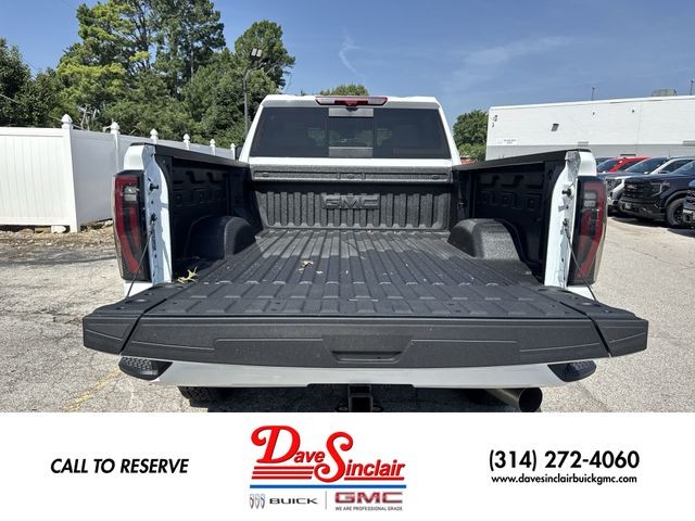 GMC Sierra 2500HD Vehicle Full-screen Gallery Image 24