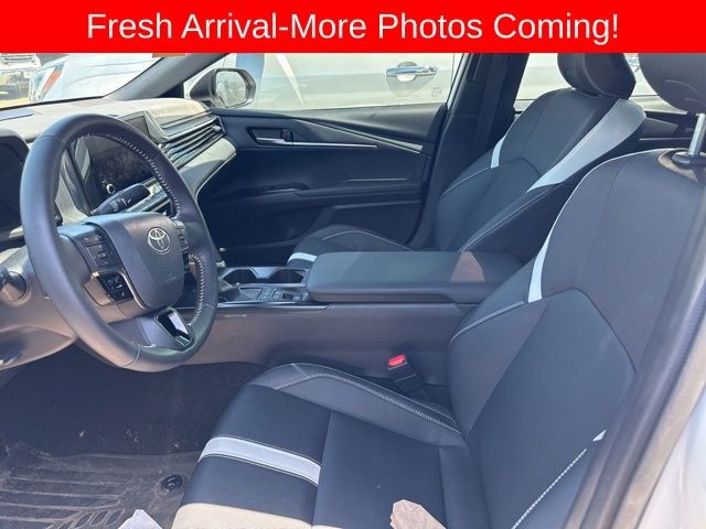 Toyota Camry Vehicle Full-screen Gallery Image 13