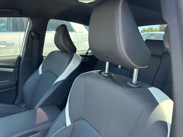 Toyota Camry Vehicle Full-screen Gallery Image 14