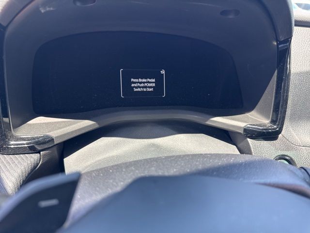 Toyota Camry Vehicle Full-screen Gallery Image 15