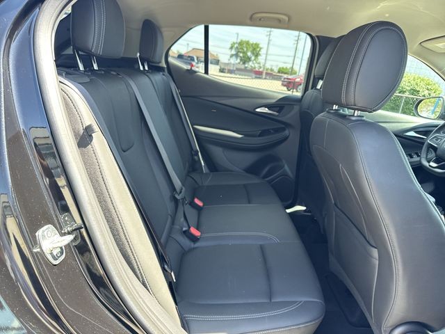Buick Encore GX Vehicle Full-screen Gallery Image 28