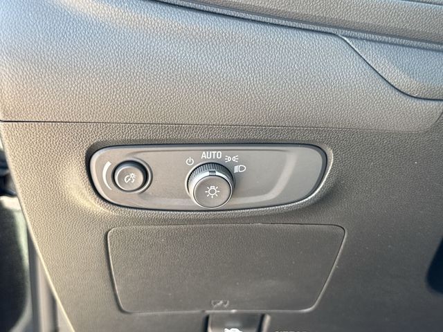 Buick Encore GX Vehicle Full-screen Gallery Image 36