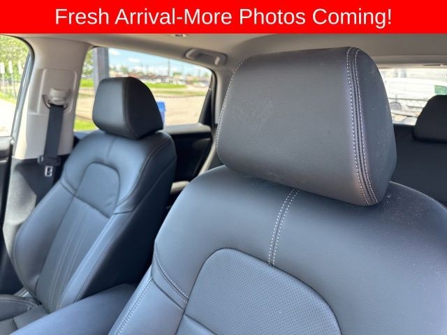 Honda HR-V Vehicle Full-screen Gallery Image 13