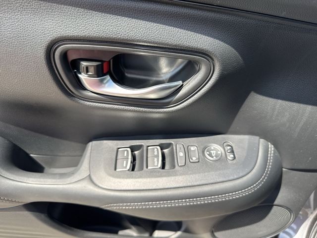 Honda HR-V Vehicle Full-screen Gallery Image 26