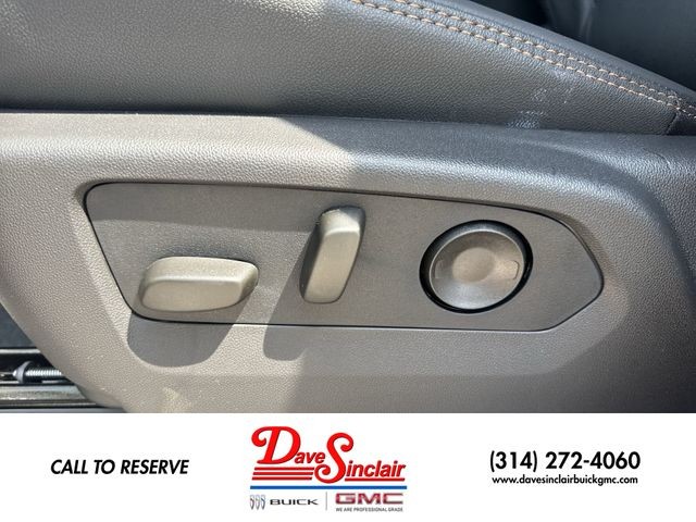 GMC Sierra 2500HD Vehicle Full-screen Gallery Image 12