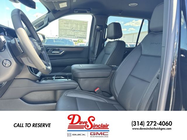 GMC Yukon Vehicle Full-screen Gallery Image 11