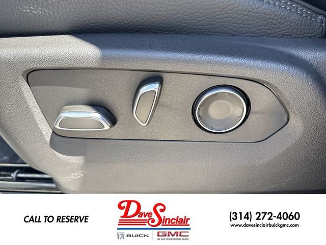 GMC Yukon Vehicle Full-screen Gallery Image 12