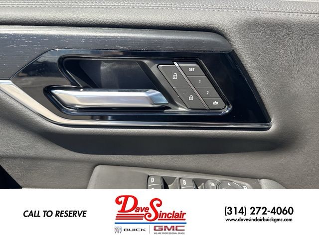 GMC Yukon Vehicle Full-screen Gallery Image 13
