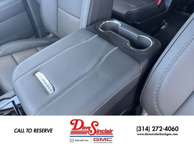 GMC Yukon Vehicle Full-screen Gallery Image 21