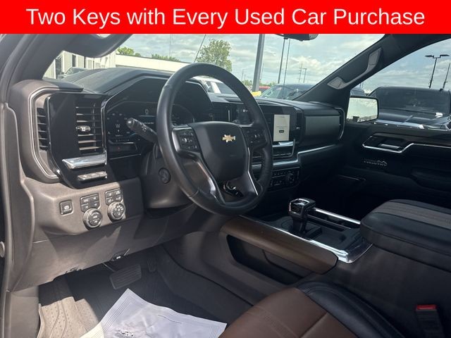 Chevrolet Silverado 1500 Vehicle Full-screen Gallery Image 13