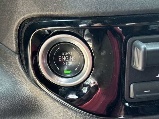 Chevrolet Silverado 1500 Vehicle Full-screen Gallery Image 21