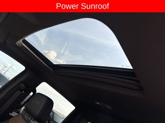 Chevrolet Silverado 1500 Vehicle Full-screen Gallery Image 23