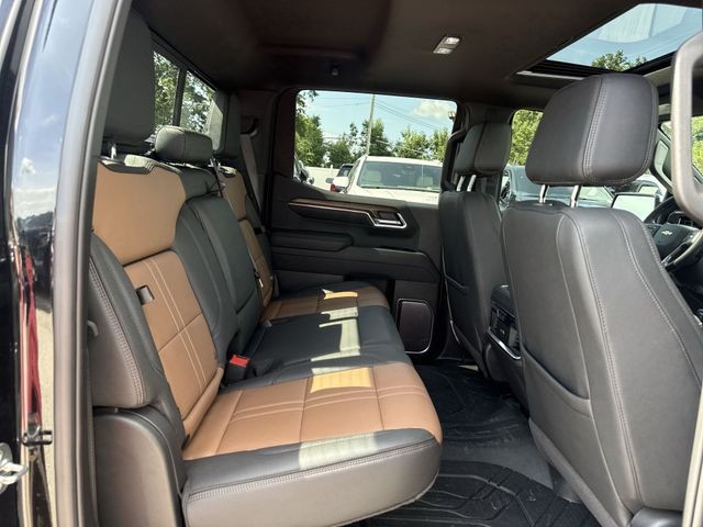 Chevrolet Silverado 1500 Vehicle Full-screen Gallery Image 32