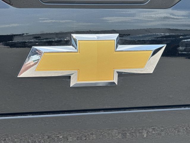 Chevrolet Silverado 1500 Vehicle Full-screen Gallery Image 36