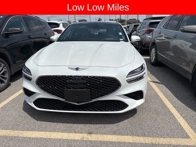 Genesis G70 Vehicle Full-screen Gallery Image 03