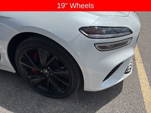 Genesis G70 Vehicle Full-screen Gallery Image 09