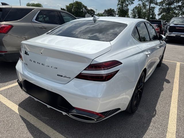 Genesis G70 Vehicle Full-screen Gallery Image 13