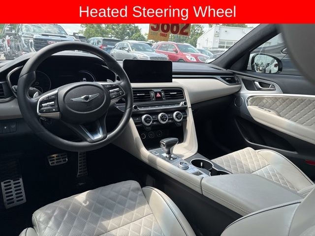 Genesis G70 Vehicle Full-screen Gallery Image 17