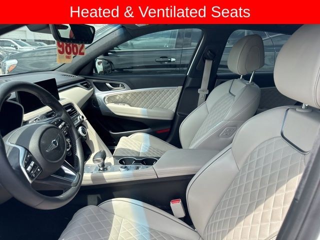 Genesis G70 Vehicle Full-screen Gallery Image 18
