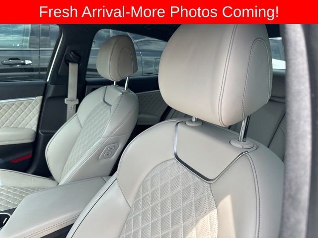 Genesis G70 Vehicle Full-screen Gallery Image 19