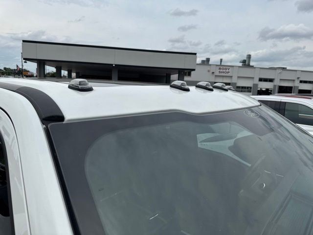 Ford Super Duty F-350 SRW Vehicle Full-screen Gallery Image 13