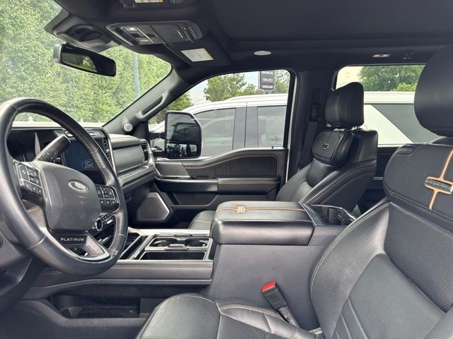 Ford Super Duty F-350 SRW Vehicle Full-screen Gallery Image 19