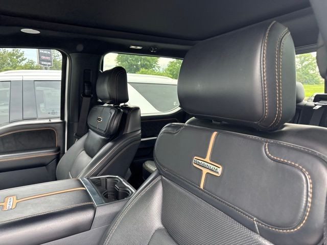 Ford Super Duty F-350 SRW Vehicle Full-screen Gallery Image 20