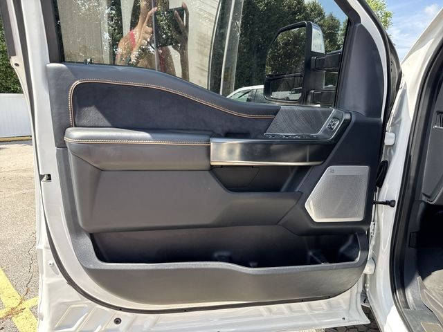 Ford Super Duty F-350 SRW Vehicle Full-screen Gallery Image 27