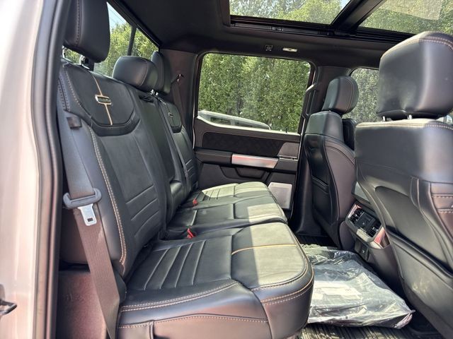 Ford Super Duty F-350 SRW Vehicle Full-screen Gallery Image 32