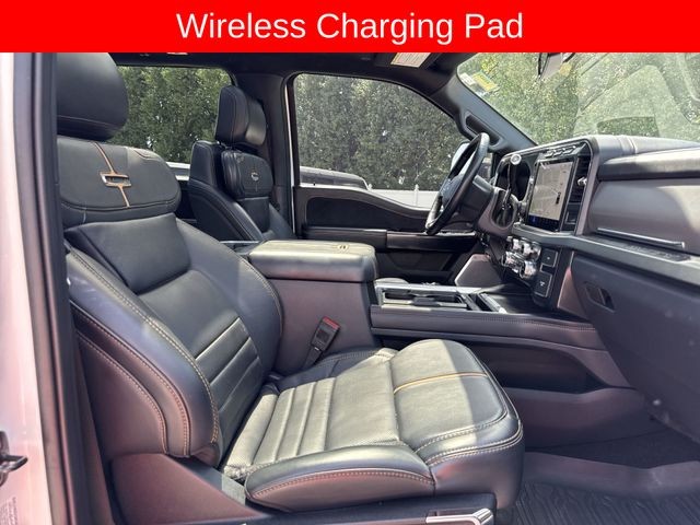 Ford Super Duty F-350 SRW Vehicle Full-screen Gallery Image 33